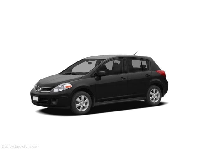 2010 Nissan Versa S's photo