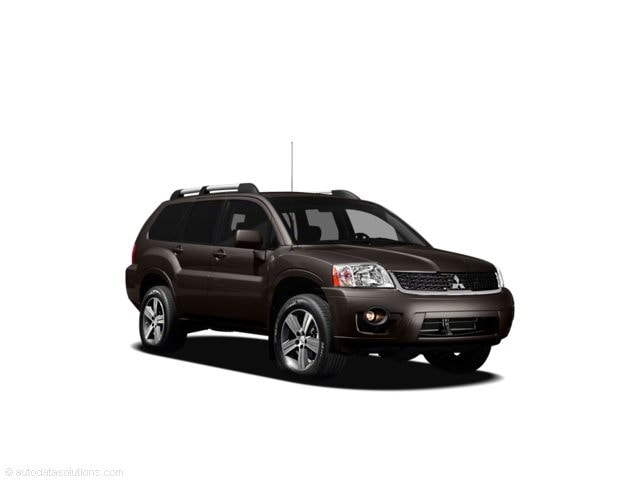2011 Mitsubishi Endeavor SE's photo