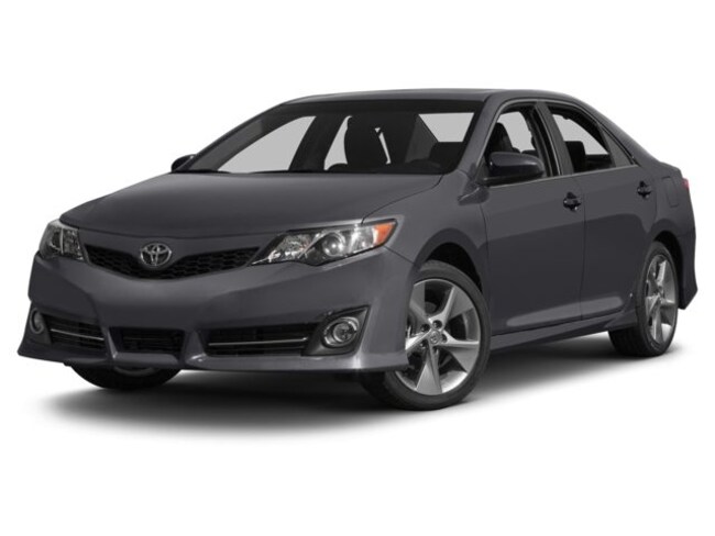 2014 Toyota Camry SE Sedan
