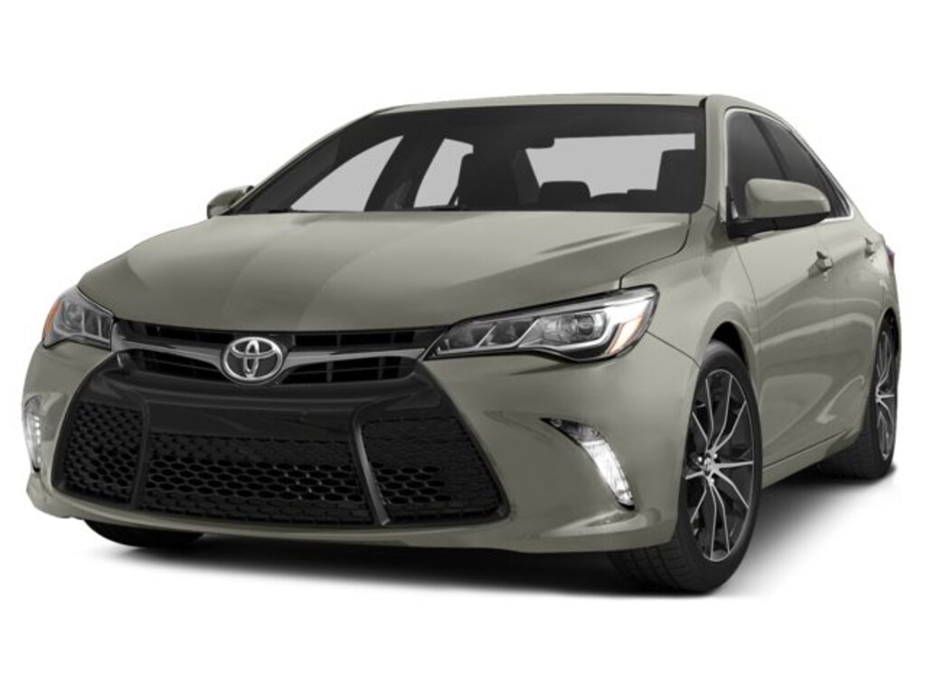 Used 2015 Toyota Camry SE Sedan