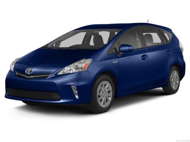 2015 Toyota Prius v Three's photo