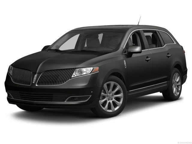 2018 Lincoln MKT Reserve Hero Image