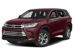 Used 2018 Toyota Highlander LE Plus V6 SUV near Waxahachie, TX