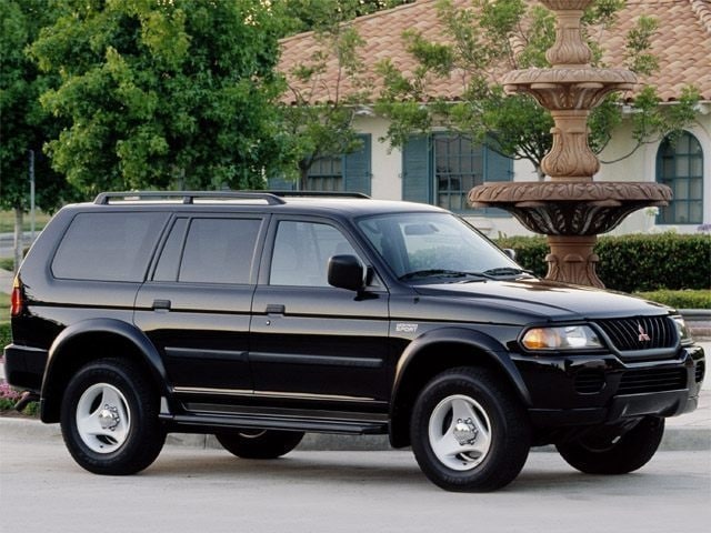 2001 Mitsubishi Montero Sport's photo