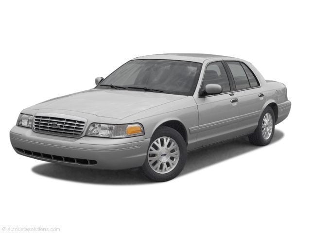 2002 Ford Crown Victoria LX's photo