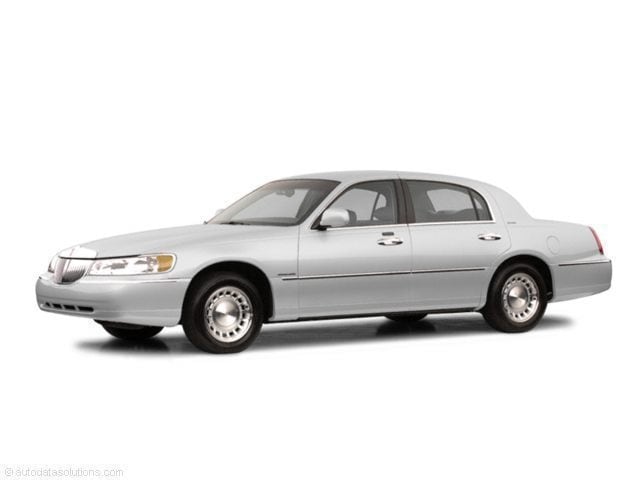 2002 Lincoln Town Car Executive's photo