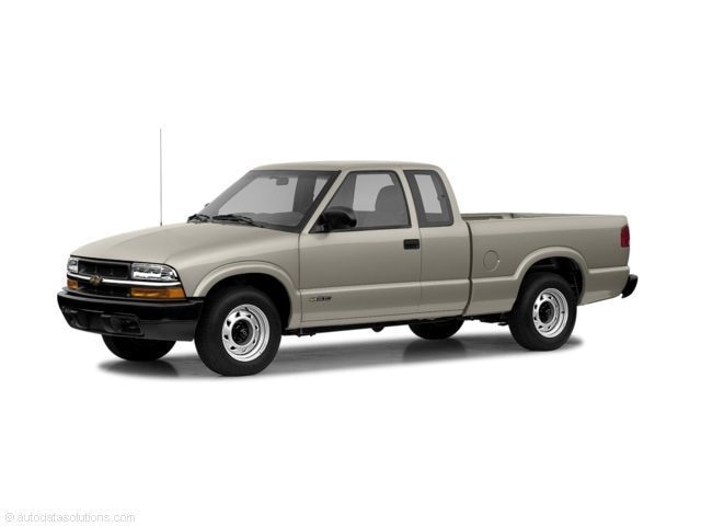2003 Chevrolet S10 4WD Extended Cab LS w/3rd Door's photo