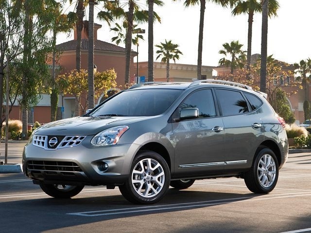 2013 Nissan Rogue SV FWD's photo