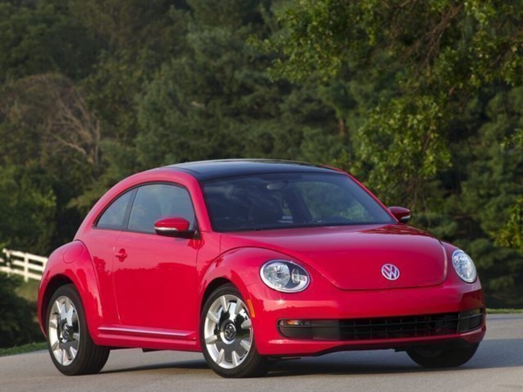 Used 2013 Volkswagen Beetle 2.5L w/Sun Hatchback