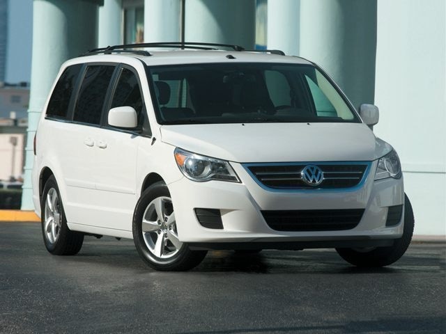 2014 Volkswagen Routan SE w/RSE & Navigation Van's photo