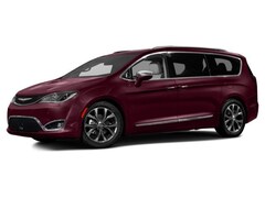 New 2017 Chrysler Pacifica Touring Minivan/Van in Slatington