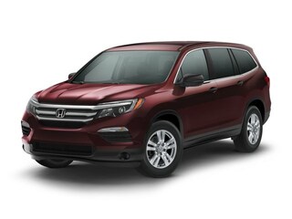 Used 2018 Honda Pilot Touring SUV near Dallas