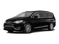 2018 Chrysler Pacifica Touring -
                Bedford, TX