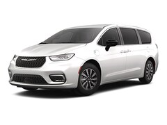 Used 2024 Chrysler Pacifica Hybrid Select Minivan/Van for sale in Springfield, IL