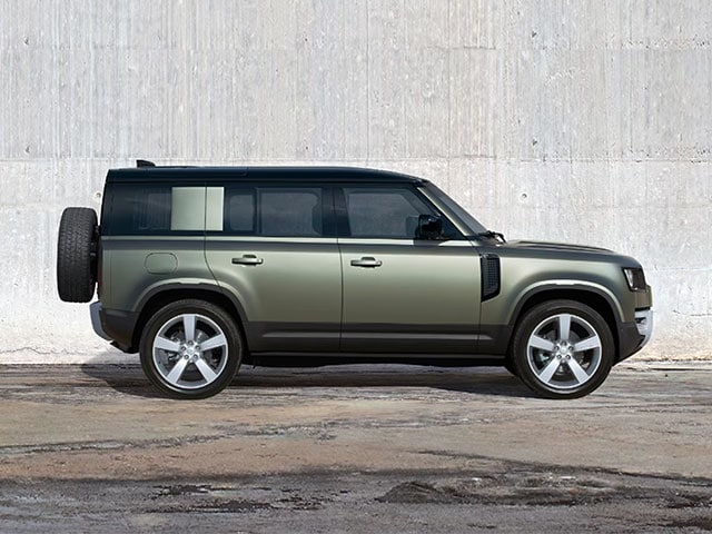2025 Land Rover Defender 110 SUV Digital Showroom | Land Rover Arrowhead