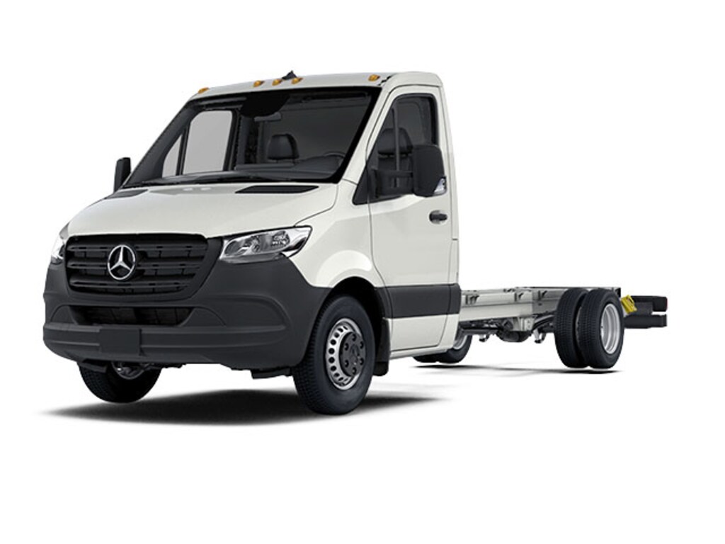 New 2025 Mercedes-Benz Standard Roof 4-Cyl Diesel HO Truck 170" WB RWD