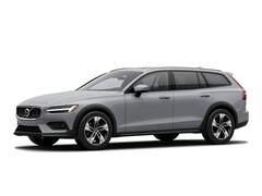 2025 Volvo V60 Cross Country B5 Plus Wagon