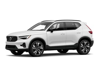 2025 Volvo XC40 B5 Ultra Dark Theme SUV