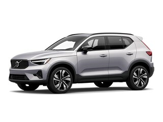 2025 Volvo XC40 B5 Ultra Dark Theme SUV