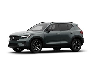 2026 Volvo XC40 B5 Core SUV