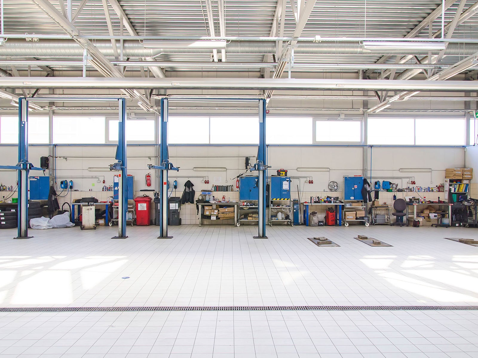 Multi-point vehicle inspection in progress