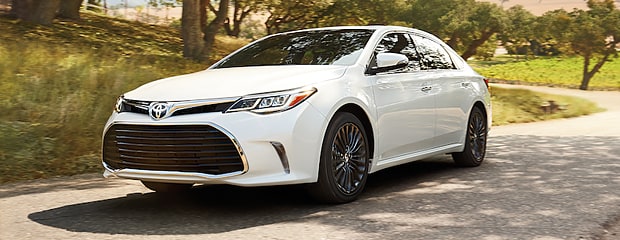 Flagship Sedan: Performance Features of the Toyota Avalon | Autobahn ...